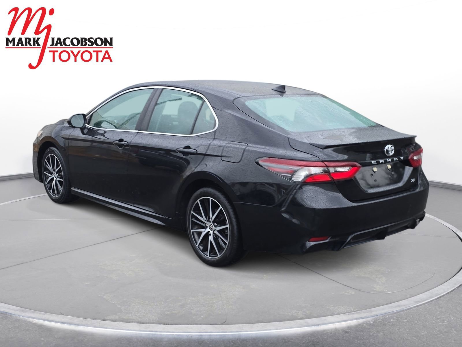 Used 2023 Toyota Camry SE image 14