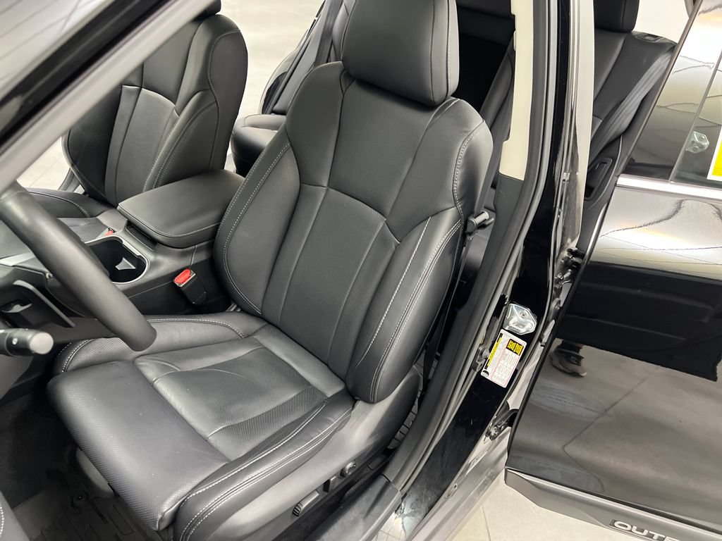 Used 2025 Subaru Outback Touring XT AWD/4WD image 11