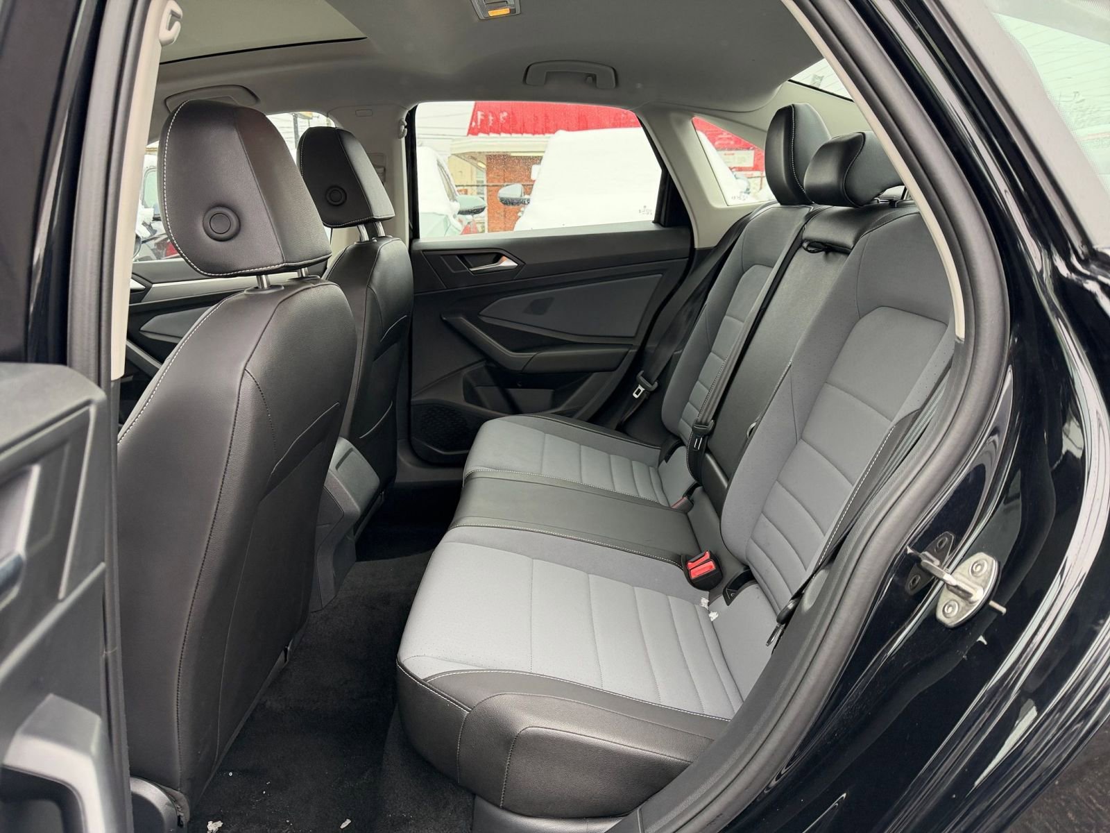 Used 2025 Volkswagen Jetta SE image 24