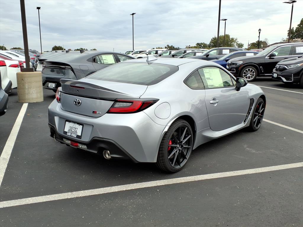 New 2025 Toyota GR86 Premium w/ Performance Package image 4