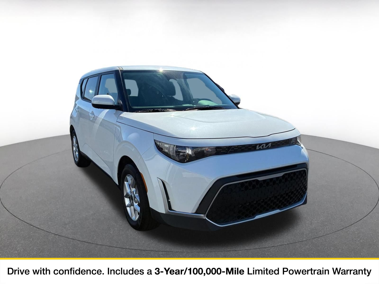 Used 2025 Kia Soul LX w/ LX Technology Package FWD image 1