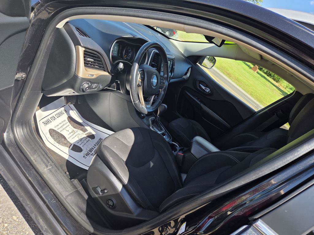 Used 2015 Jeep Cherokee Latitude w/ Comfort/Convenience Group image 6