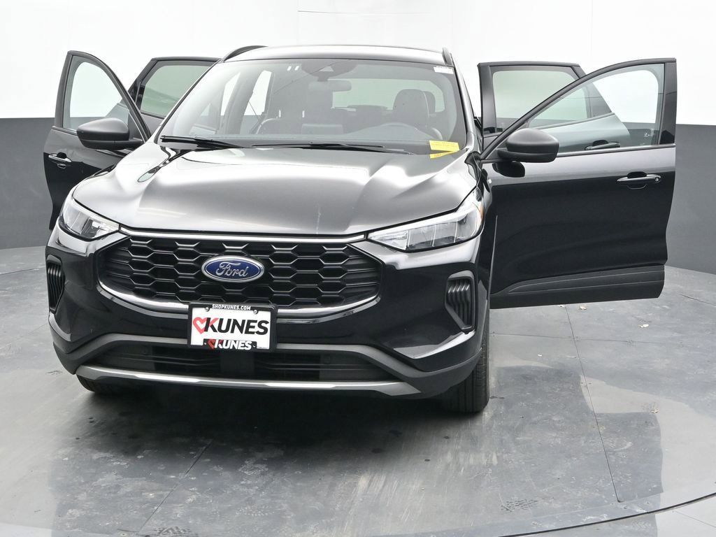 Used 2025 Ford Escape ST-Line image 34