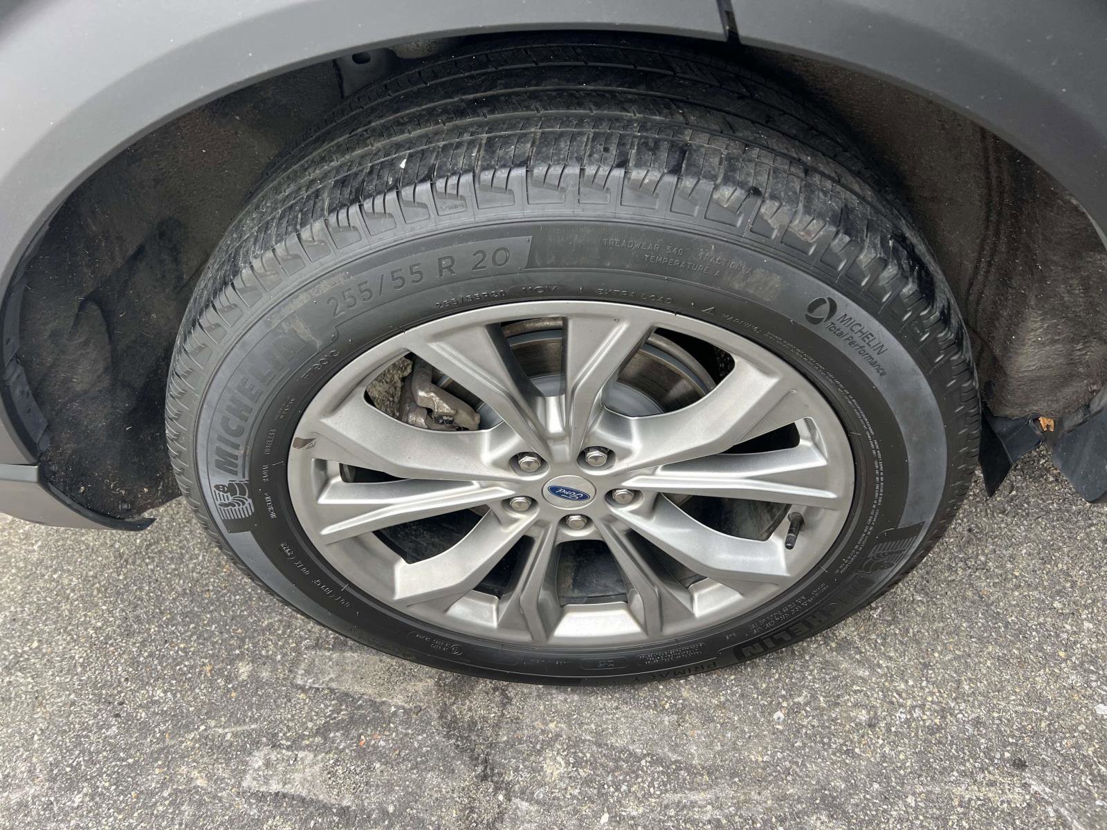 Used 2022 Ford Explorer XLT w/ Equipment Group 202A image 7