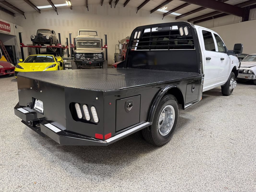 Used 2024 RAM 3500 Tradesman w/ Chrome Appearance Group AWD/4WD image 7