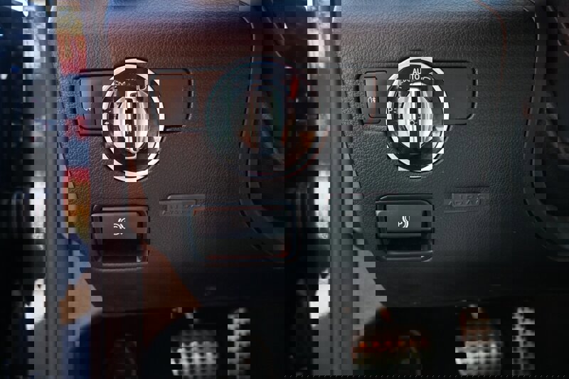 Used 2015 Mercedes-Benz SLK 250 image 37