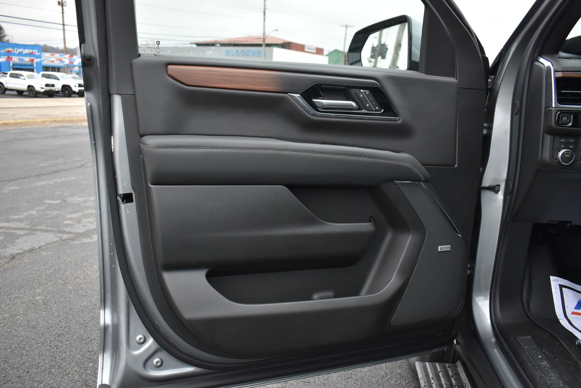 New 2026 GMC Yukon Denali w/ Sun & Power Step Package image 12