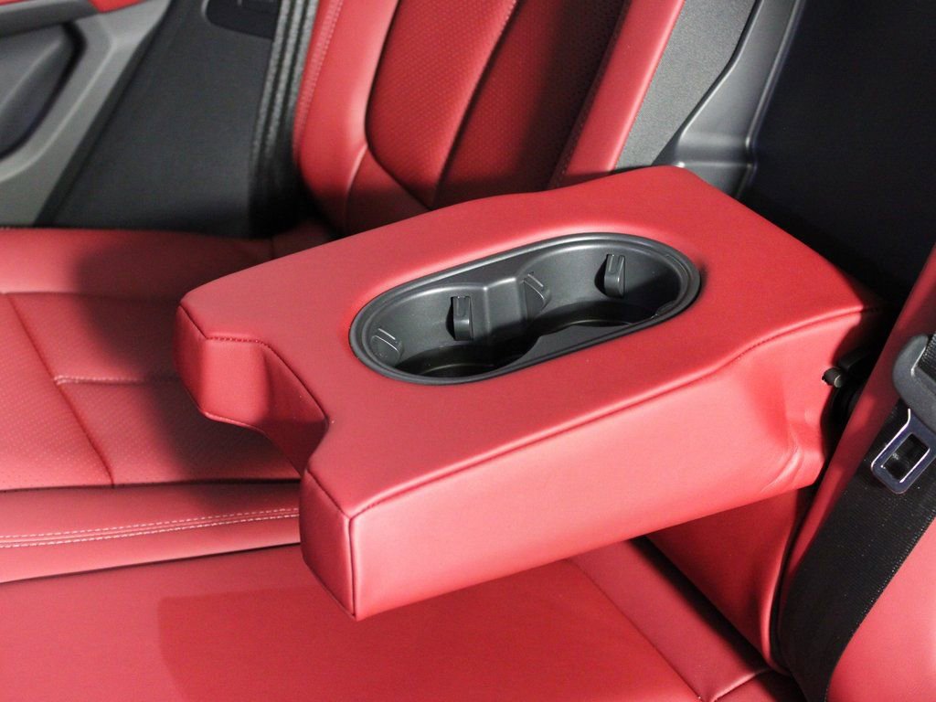 Certified 2025 Porsche Macan image 34