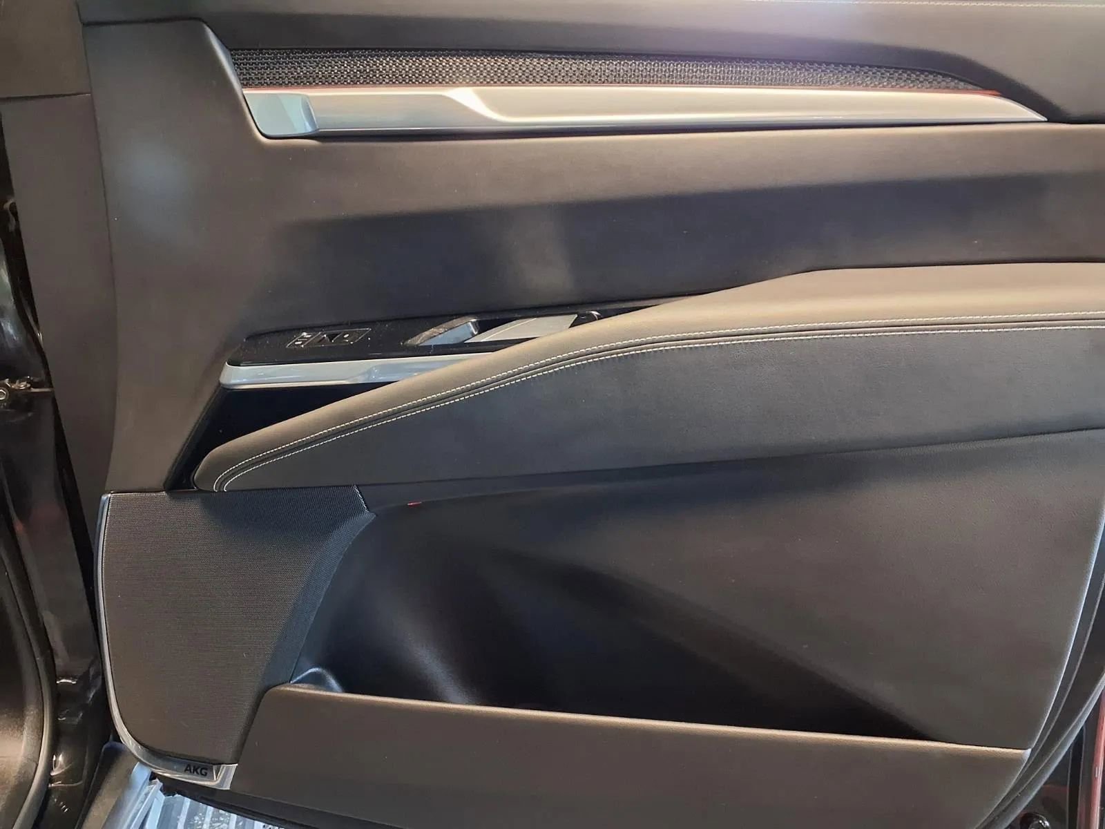Used 2025 Cadillac Escalade V AWD/4WD image 13