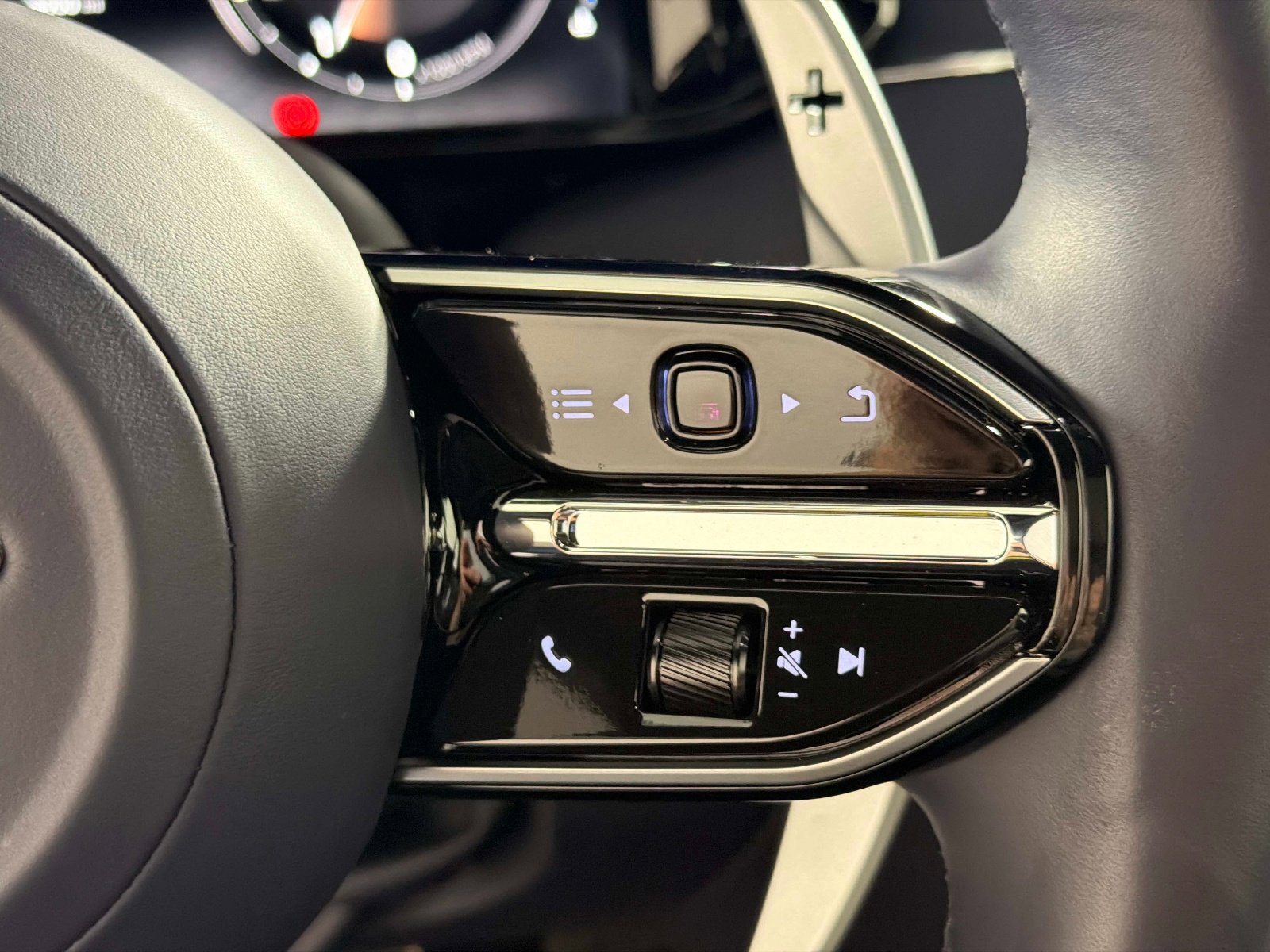 Used 2025 Aston Martin Vanquish image 41