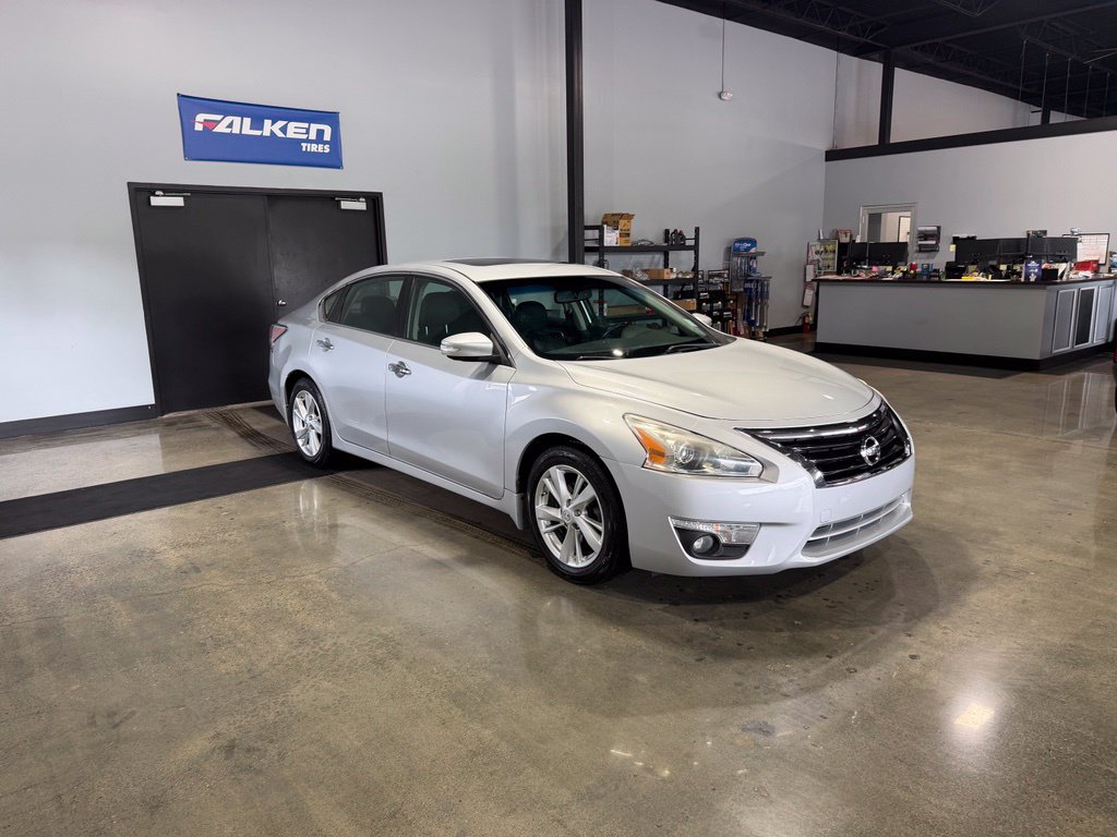 Used 2014 Nissan Altima 2.5 SL w/ Technology Package FWD image 3