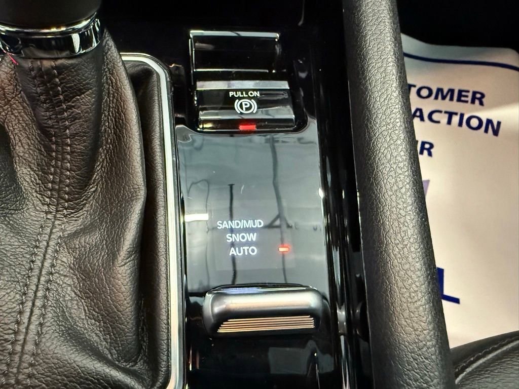 Used 2025 Jeep Compass Limited image 34