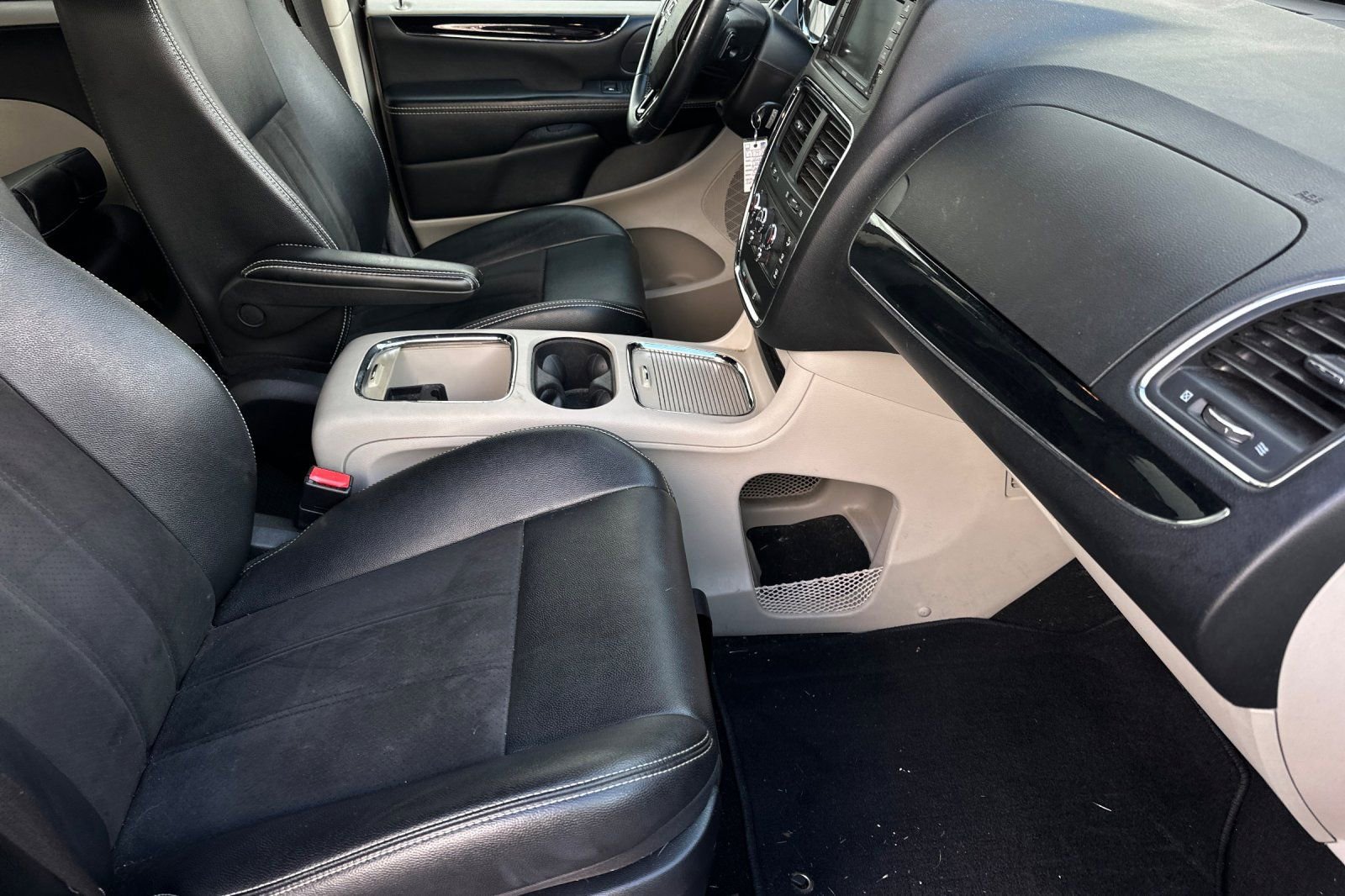 Used 2020 Dodge Grand Caravan SXT image 16
