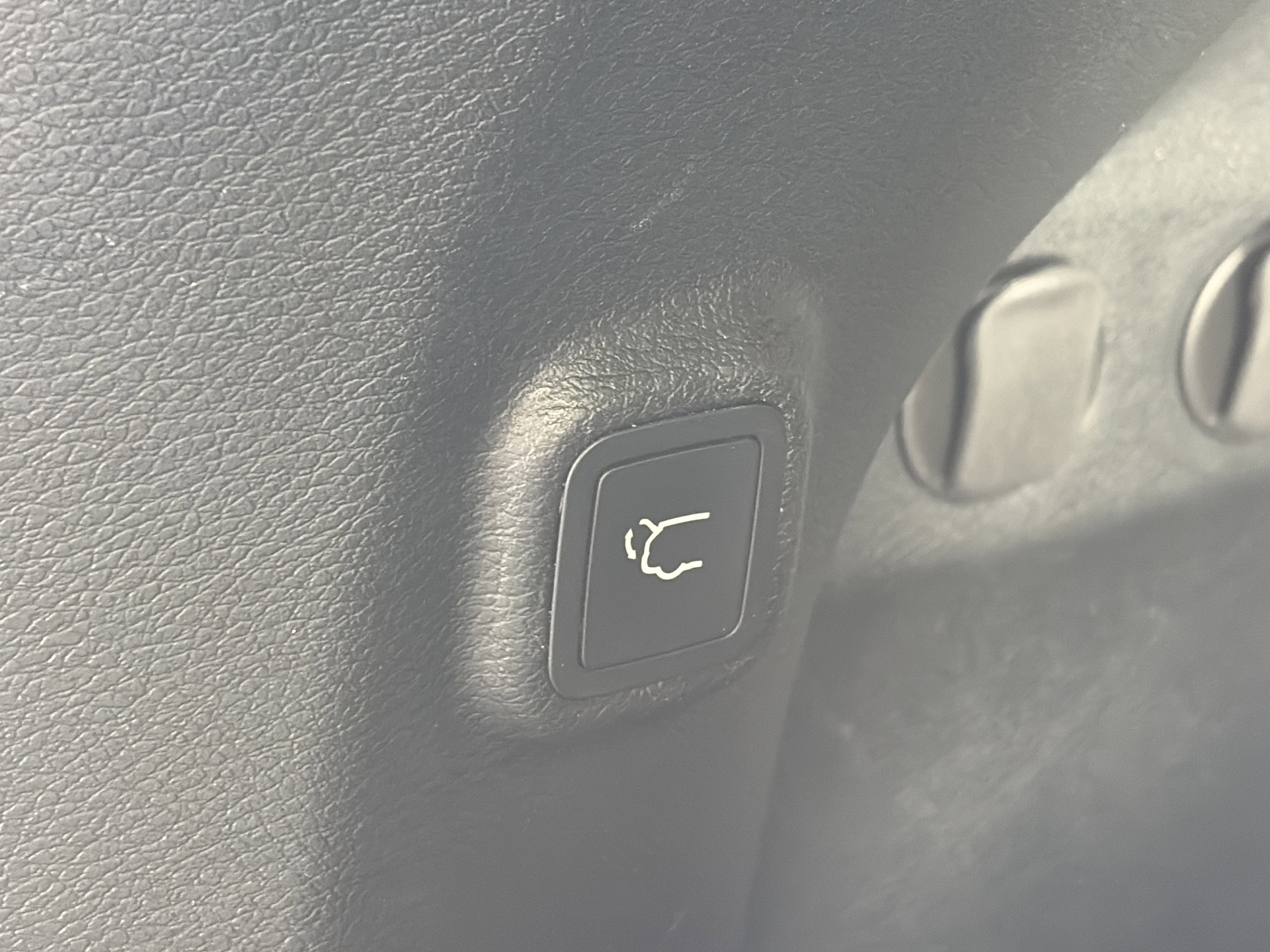 Used 2022 Jeep Cherokee Limited image 15