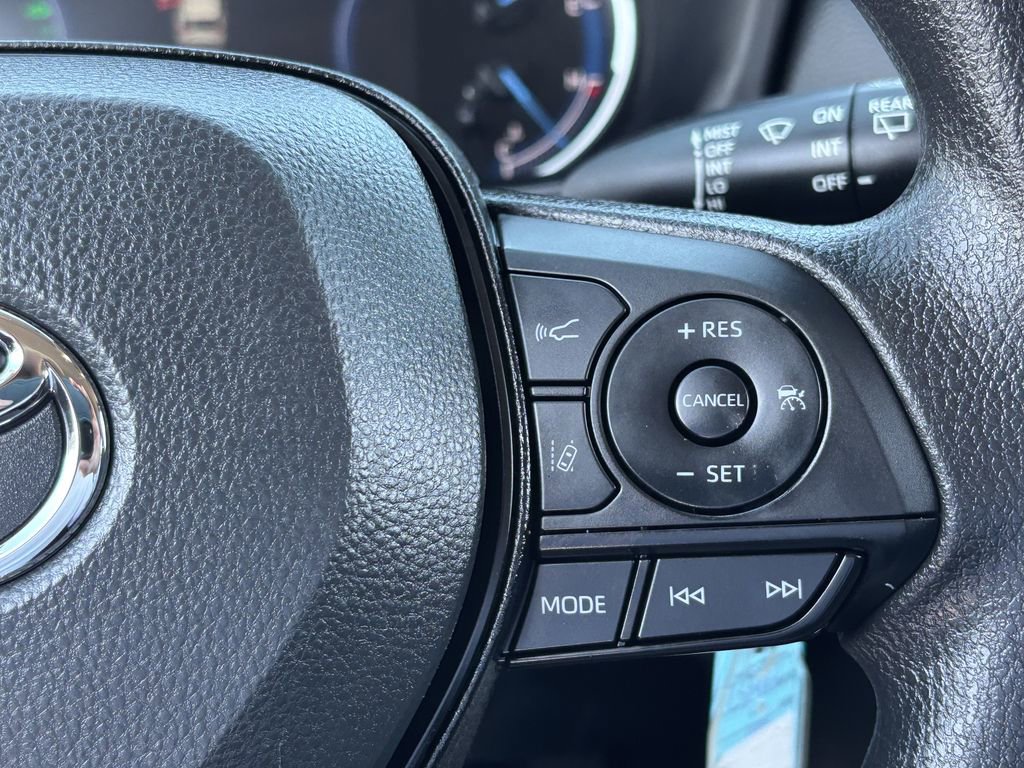 Certified 2025 Toyota RAV4 LE AWD/4WD image 29