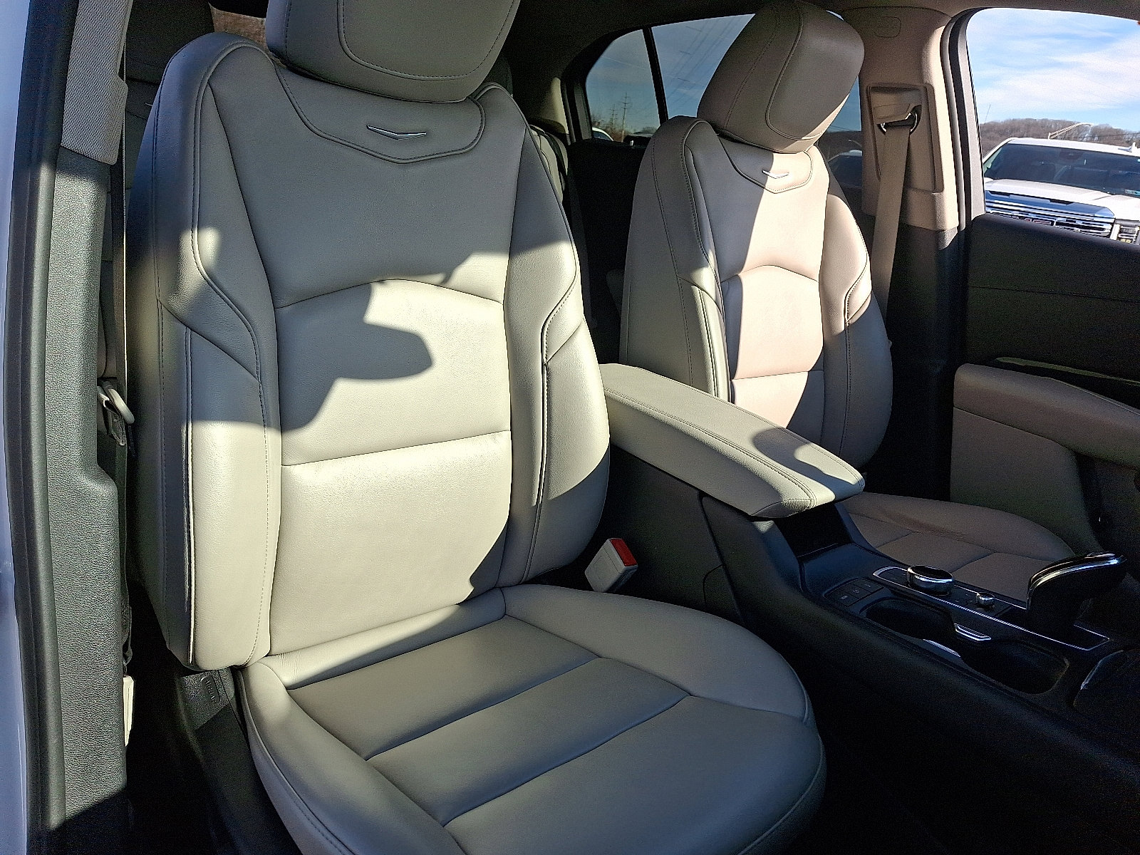 Used 2020 Cadillac XT4 Premium Luxury w/ Cold Weather Package image 19