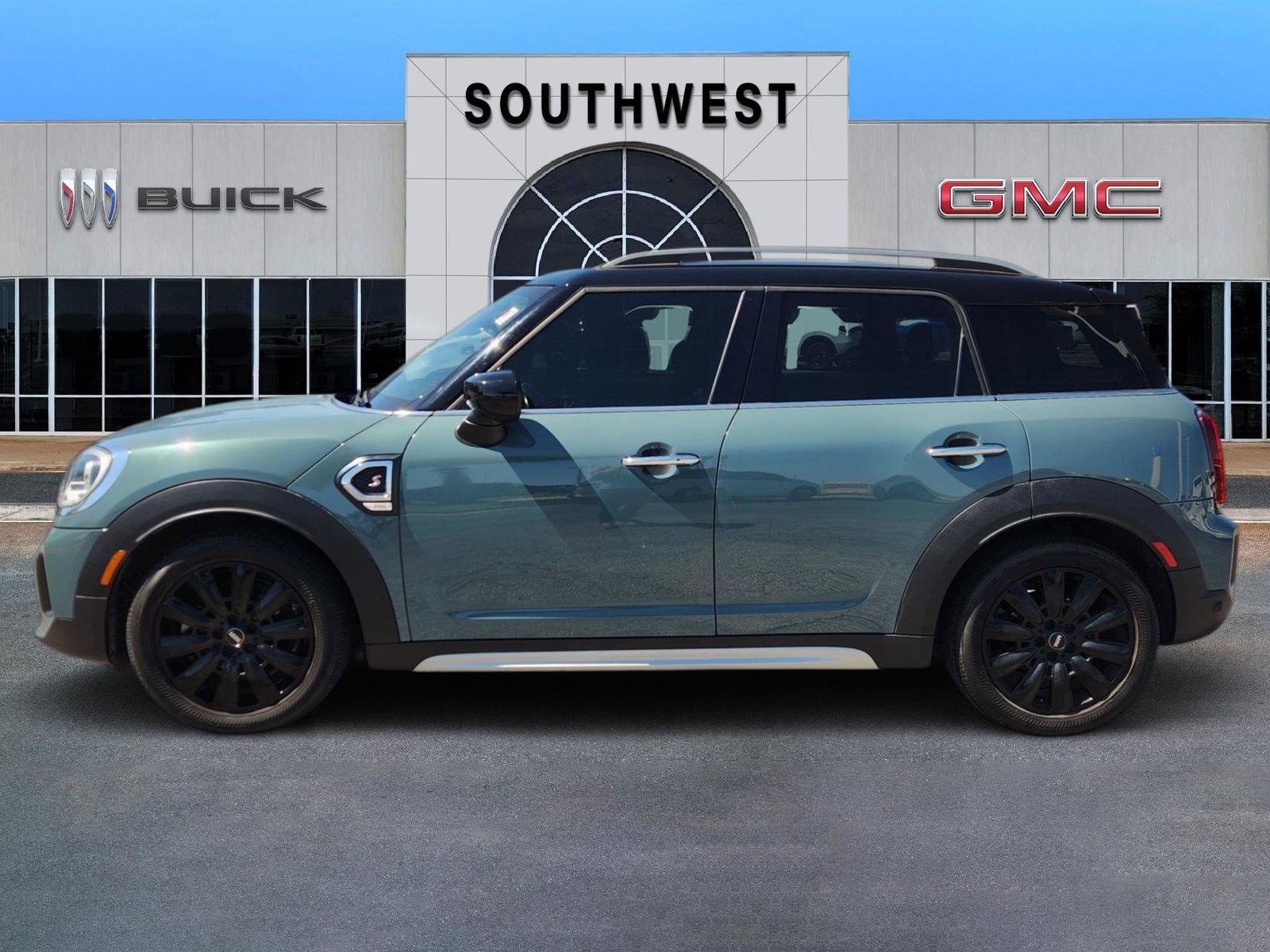 Used 2022 MINI Cooper Countryman S w/ Signature Upholstery Package image 3