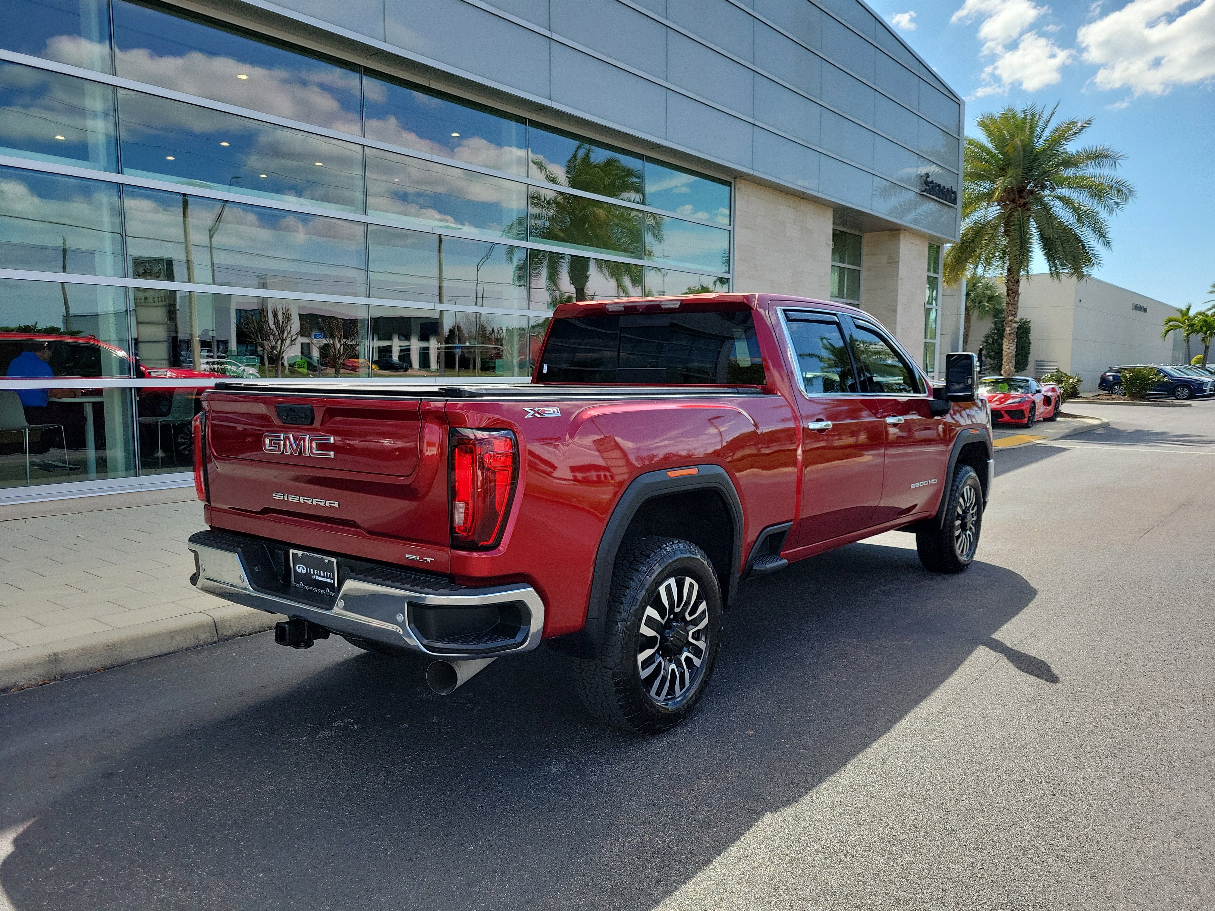 Used 2023 GMC Sierra 2500 SLT w/ SLT Premium Package image 4