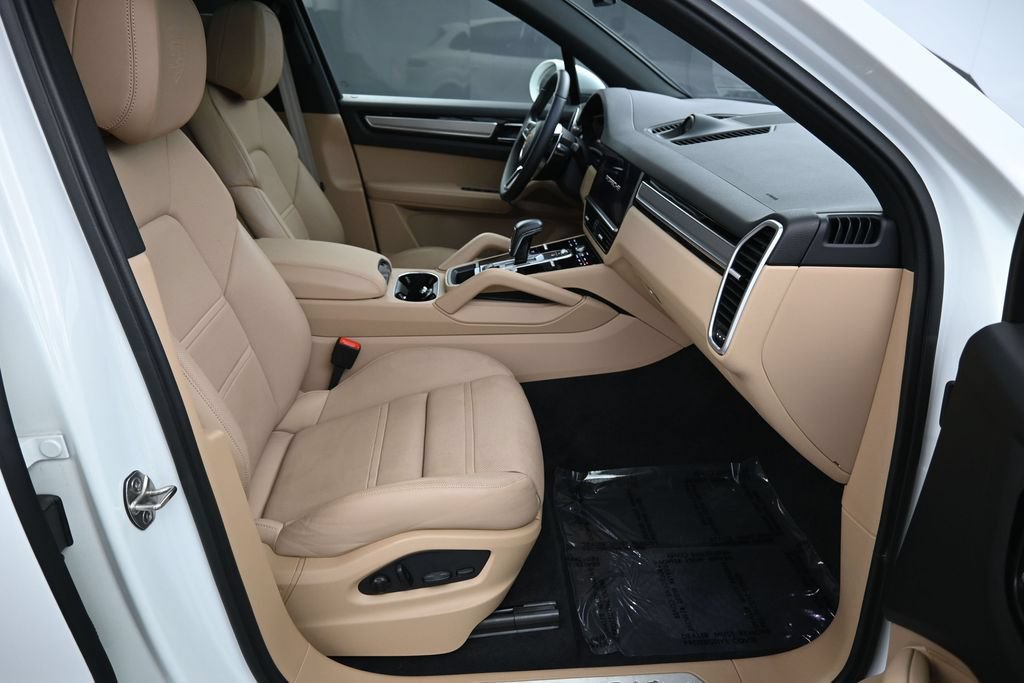 Certified 2023 Porsche Cayenne Platinum Edition AWD/4WD image 29