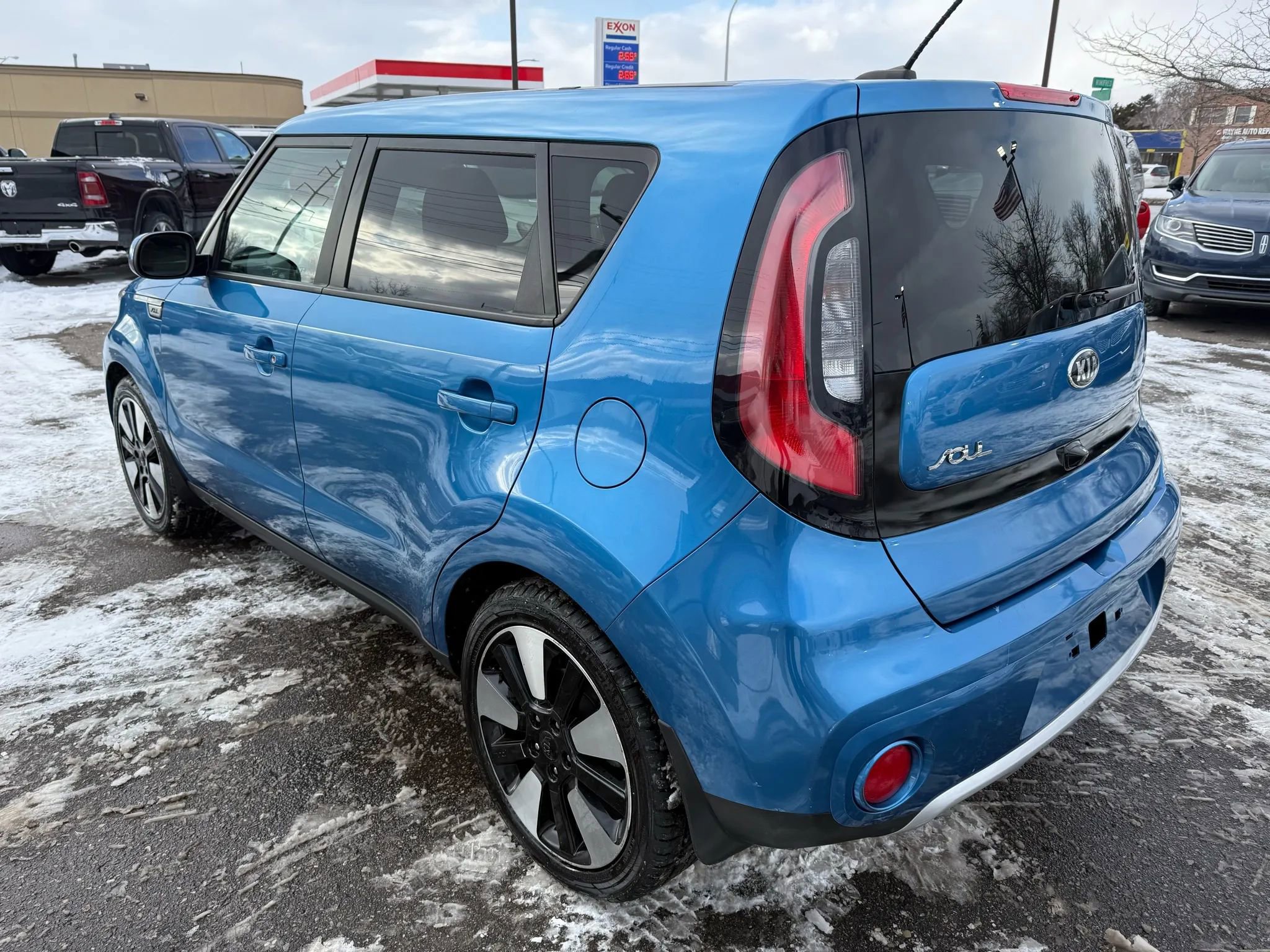 Used 2018 Kia Soul + image 7