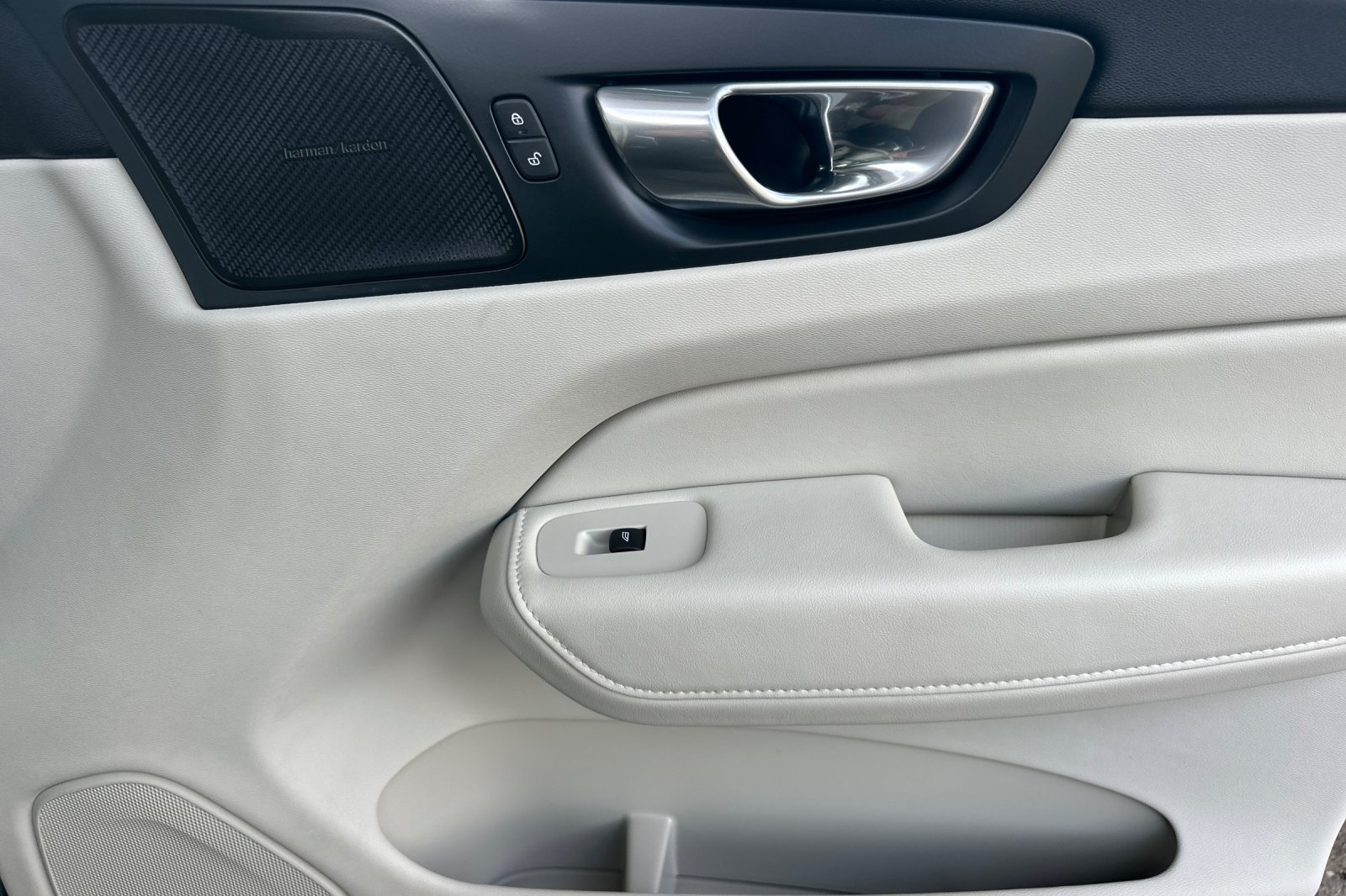 Certified 2023 Volvo XC60 B5 Plus w/ Climate Package FWD image 20