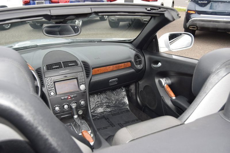 Used 2011 Mercedes-Benz SLK 350 image 30