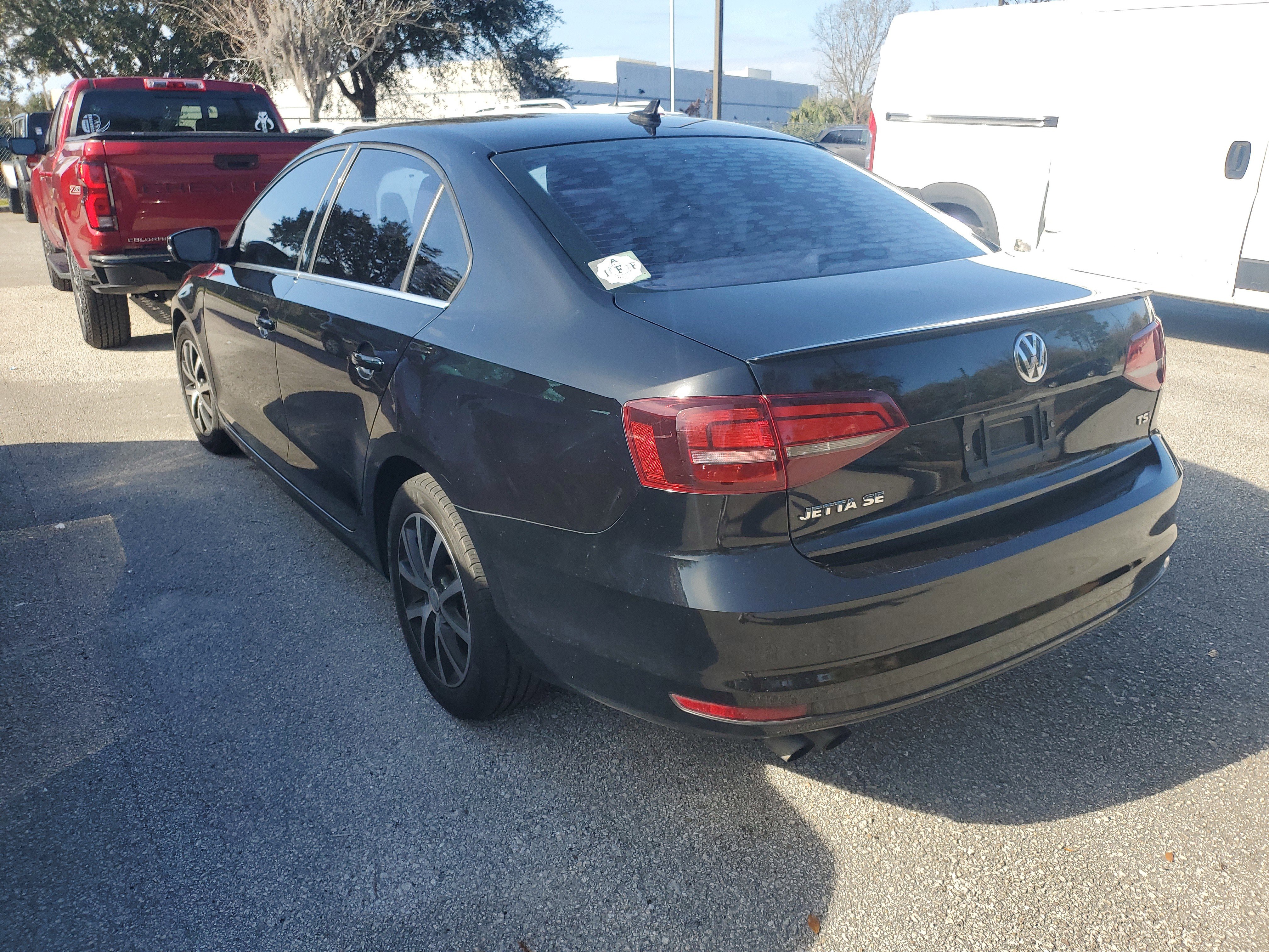 Used 2018 Volkswagen Jetta SE image 3