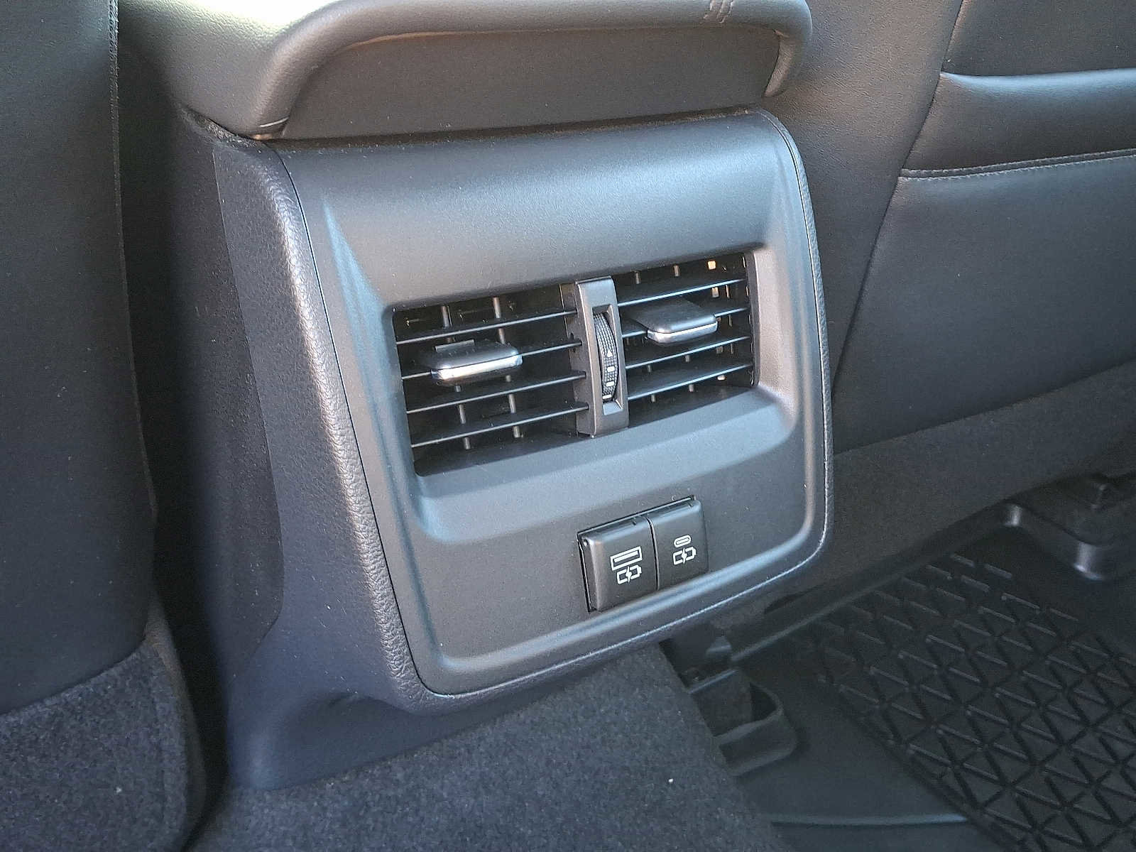 Used 2021 Toyota Avalon XLE w/ Moonroof Package image 12