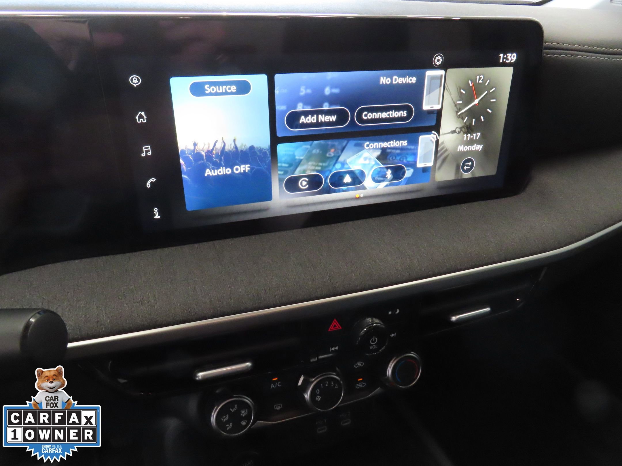 Used 2025 Nissan Kicks SV image 18