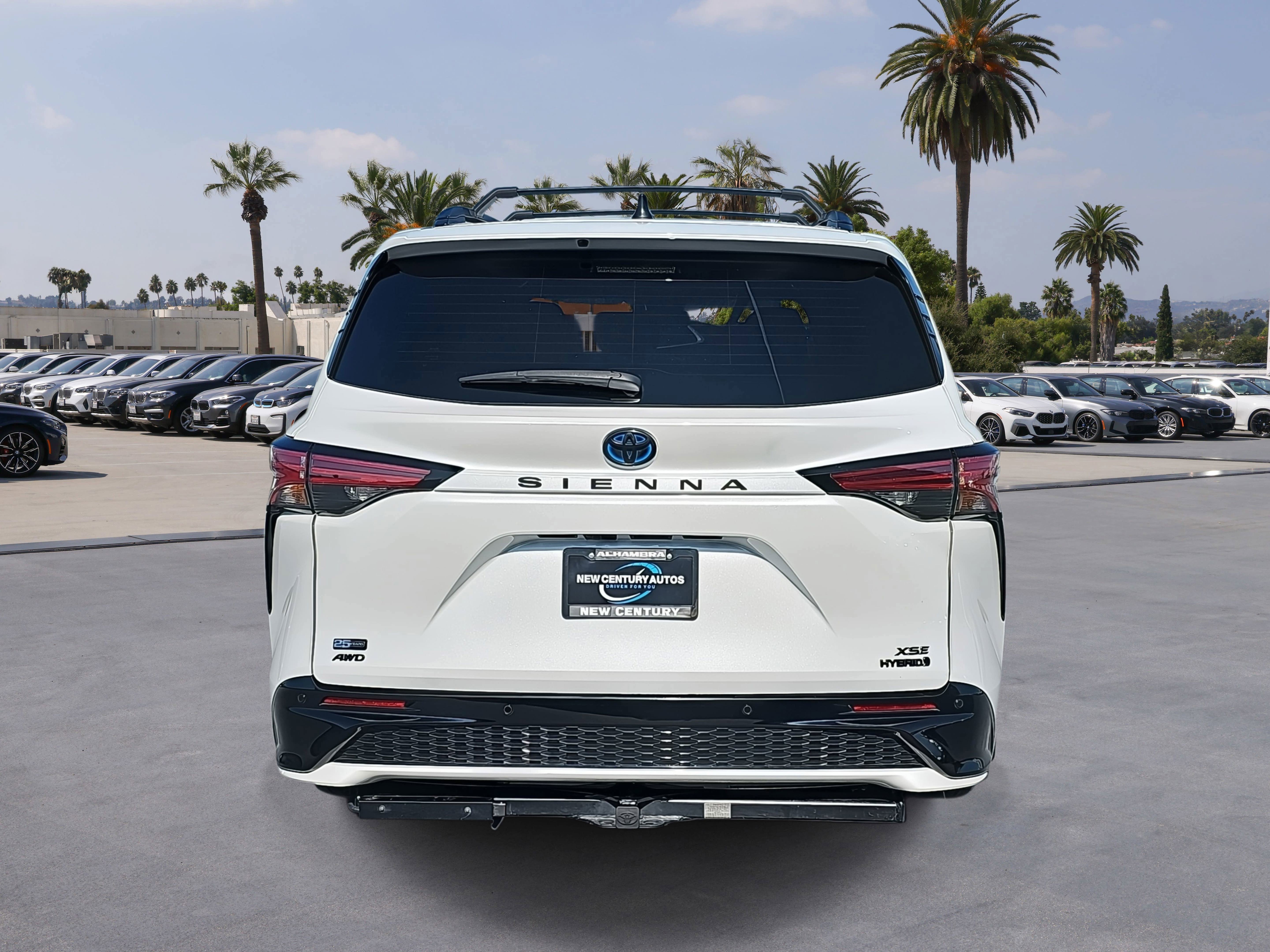 Used 2023 Toyota Sienna XSE image 6