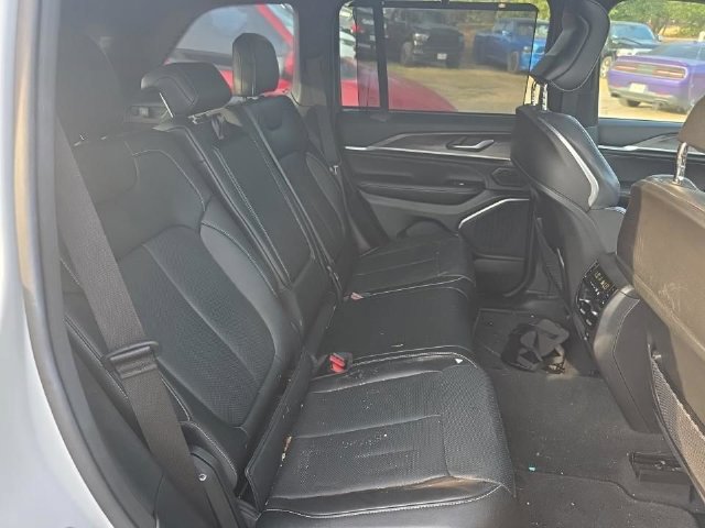Used 2023 Jeep Grand Cherokee Overland w/ Luxury Tech Group IV RWD image 9