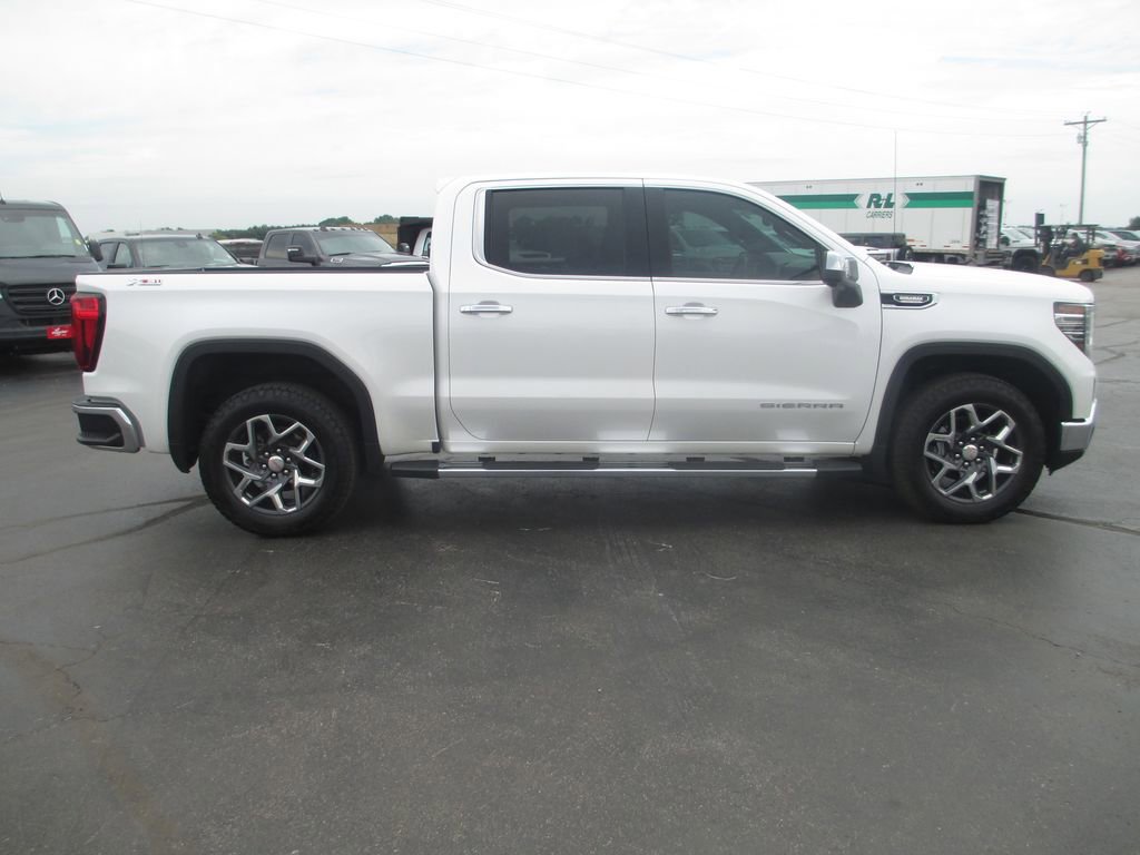 Used 2023 GMC Sierra 1500 SLT w/ SLT Premium Package AWD/4WD image 5