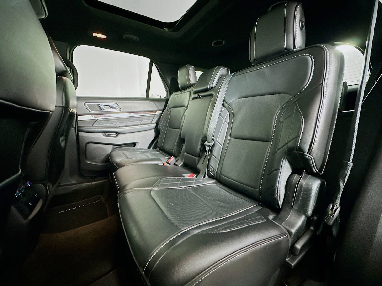 Used 2017 Ford Explorer Platinum image 26