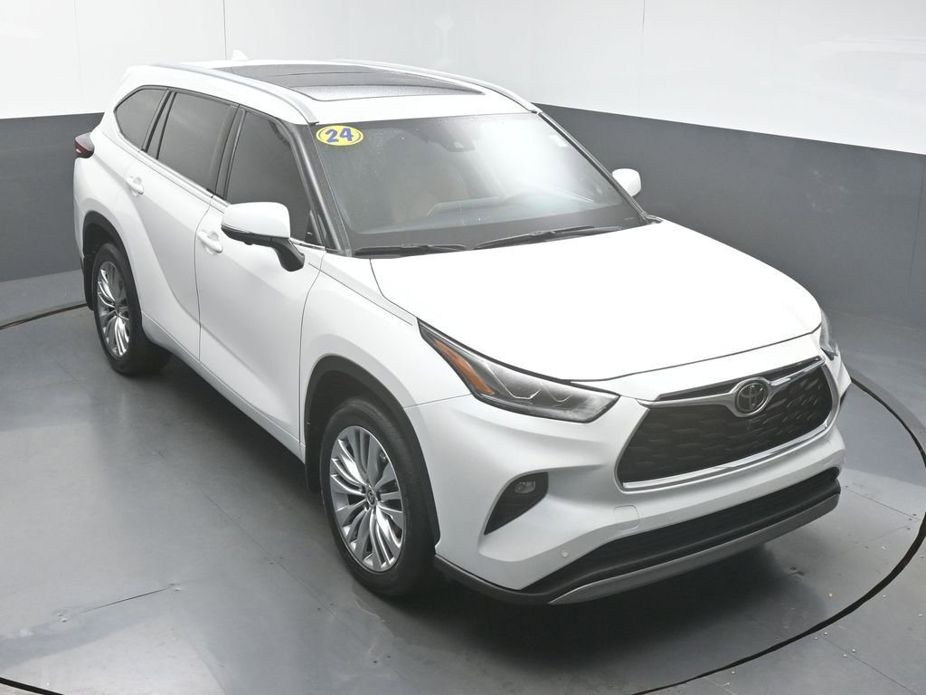 Used 2024 Toyota Highlander Platinum FWD image 43