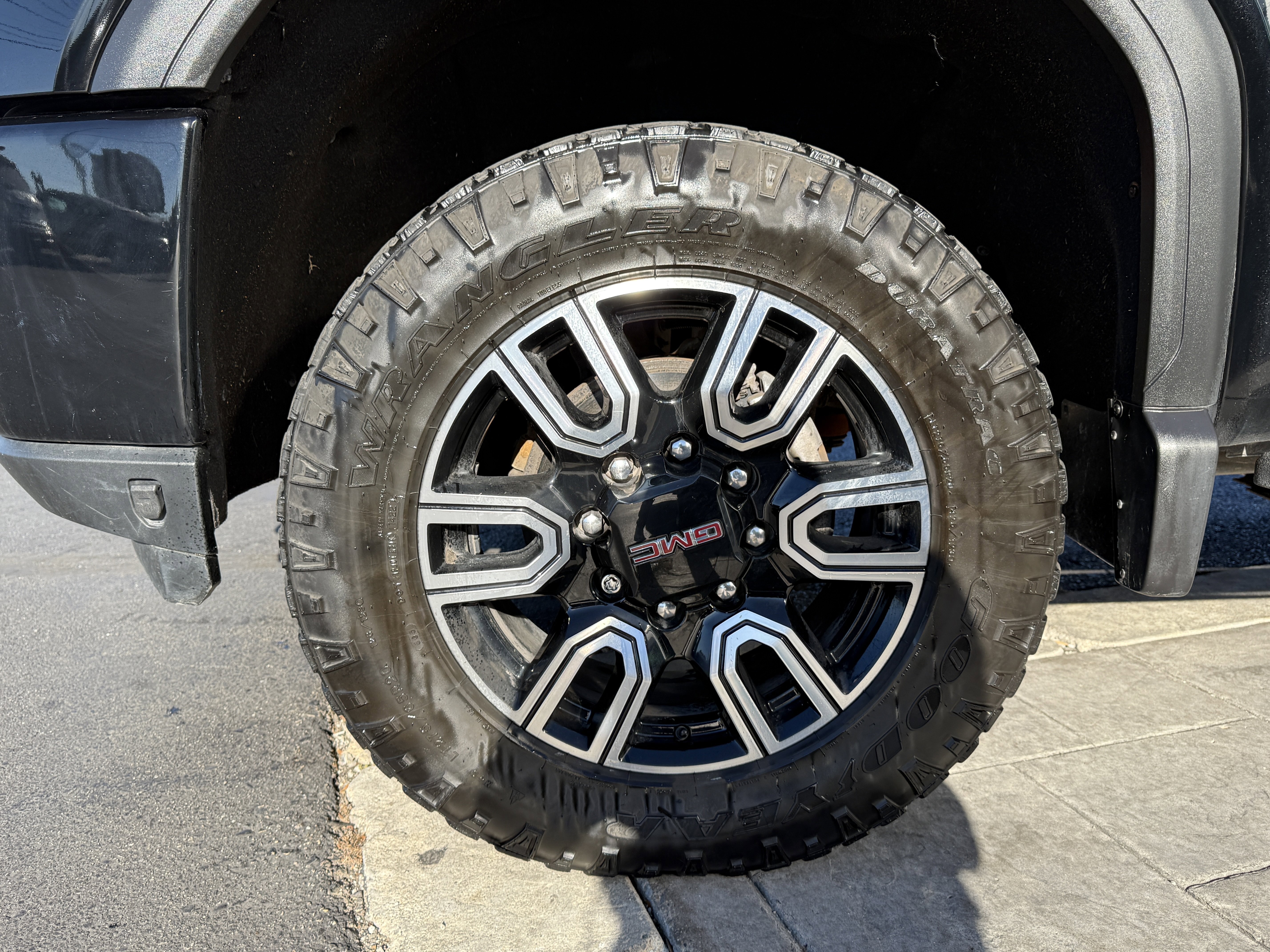 Used 2021 GMC Sierra 2500 AT4 w/ AT4 Preferred Package image 34