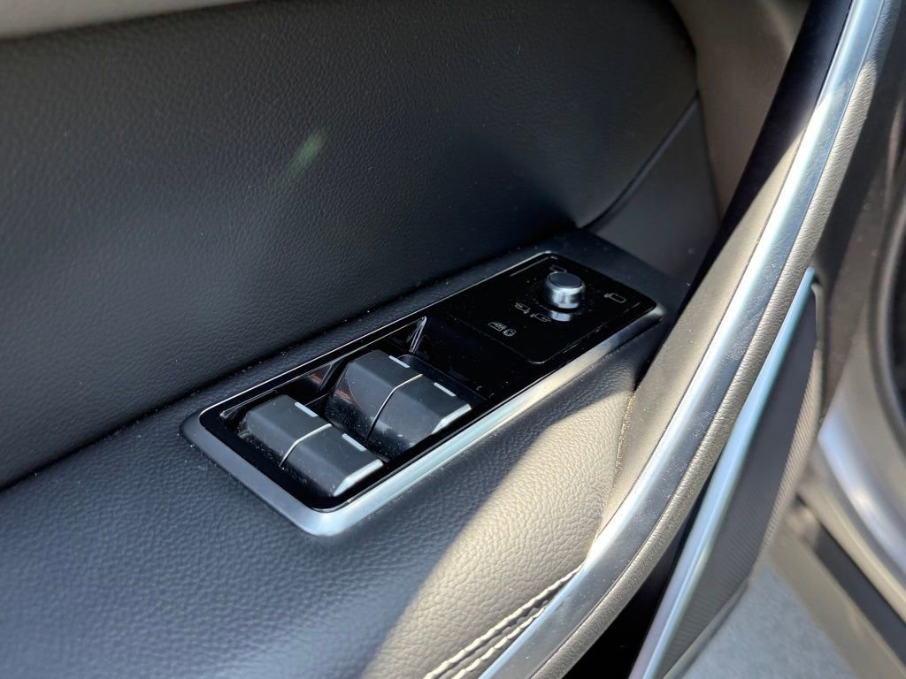 Used 2025 Jaguar F-PACE R-Dynamic S image 10