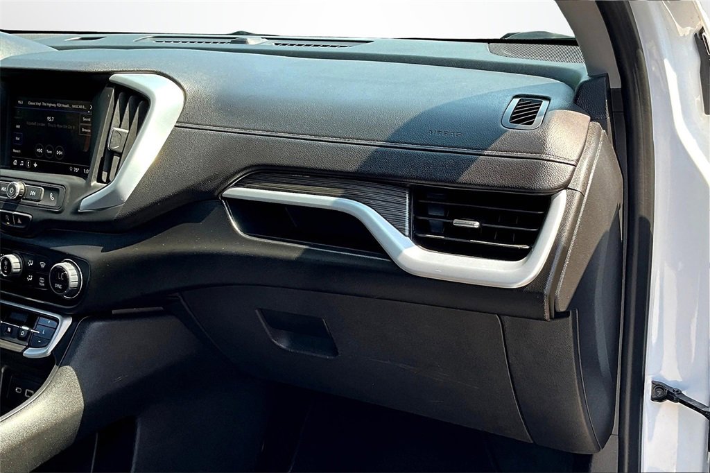 Used 2023 GMC Terrain SLE image 26