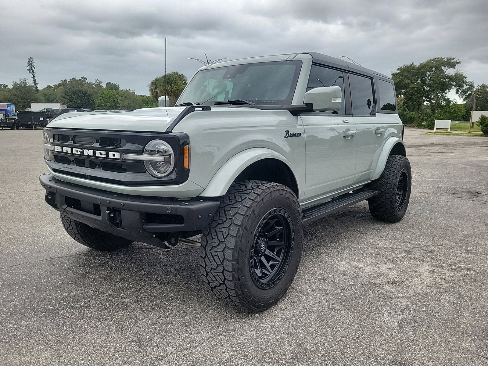 Used 2022 Ford Bronco Outer Banks AWD/4WD image 2