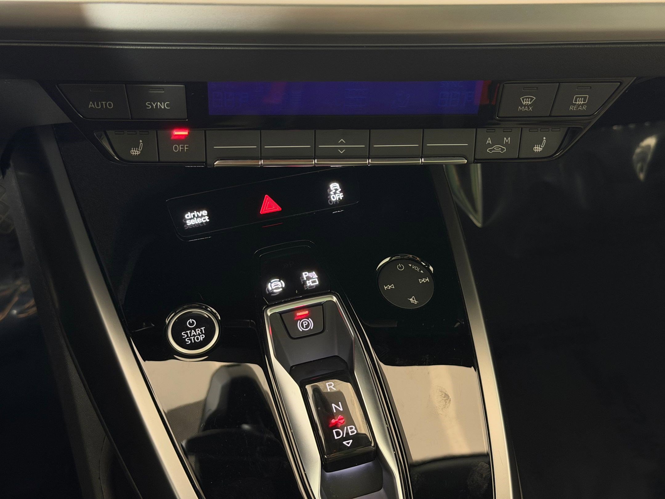 Certified 2022 Audi Q4 e-tron Premium w/ Convenience Package image 18