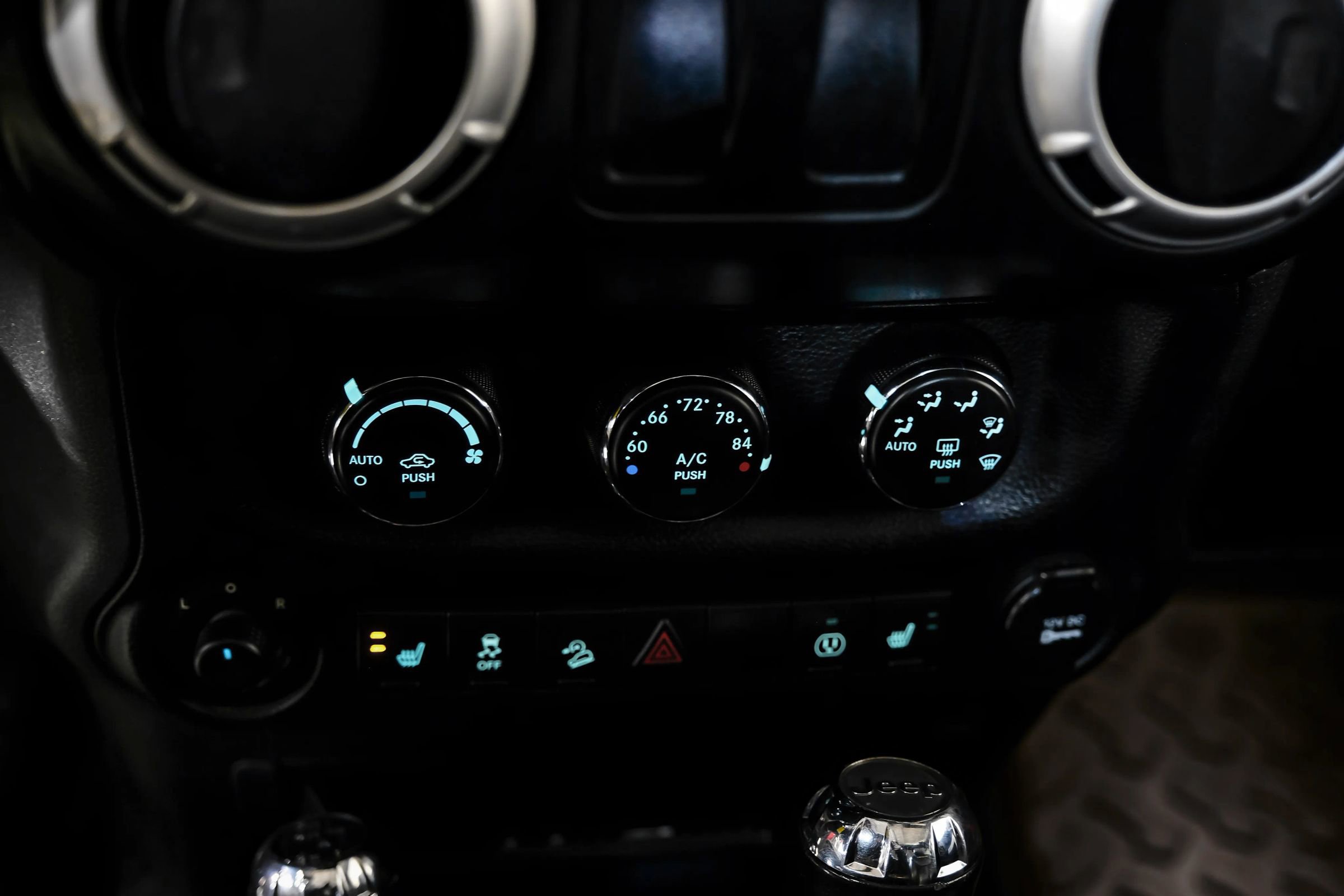 Used 2014 Jeep Wrangler Sahara w/ Connectivity Group image 27