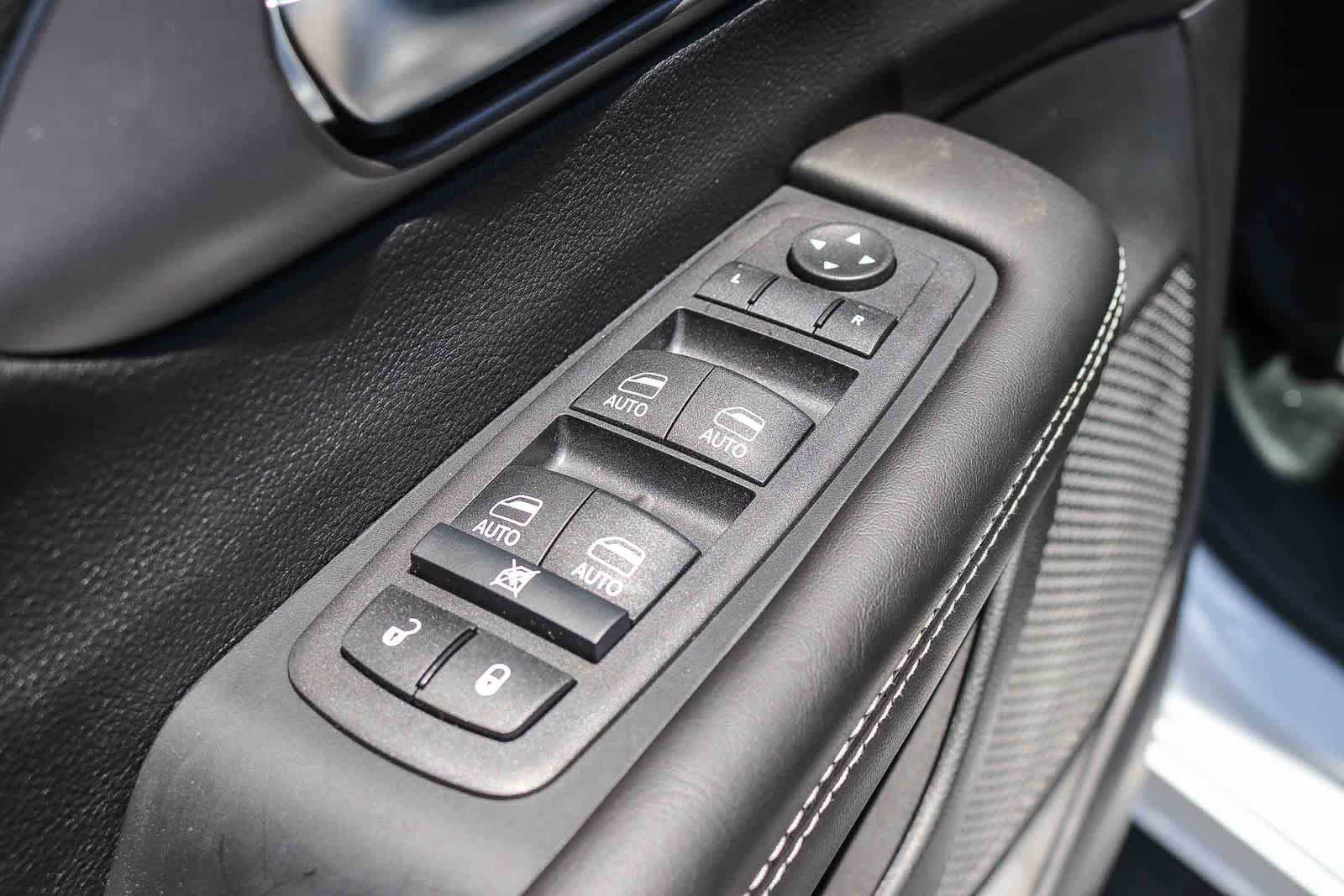 New 2027 Chrysler Pacifica Select FWD image 24