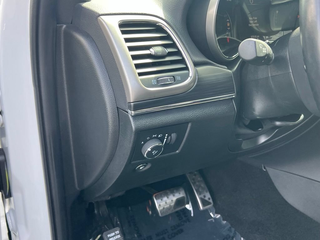 Used 2021 Jeep Grand Cherokee Limited w/ Sun & Sound Group AWD/4WD image 13