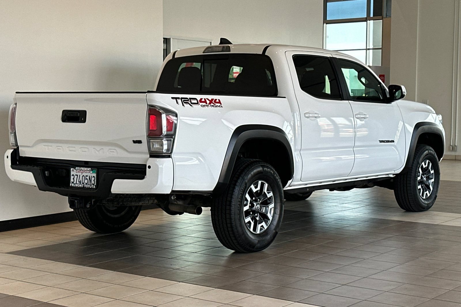 Certified 2022 Toyota Tacoma TRD Off-Road w/ Technology Package AWD/4WD image 4