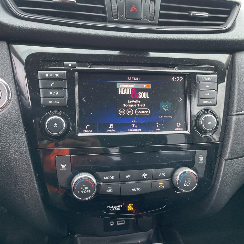 Used 2020 Nissan Rogue SV image 5