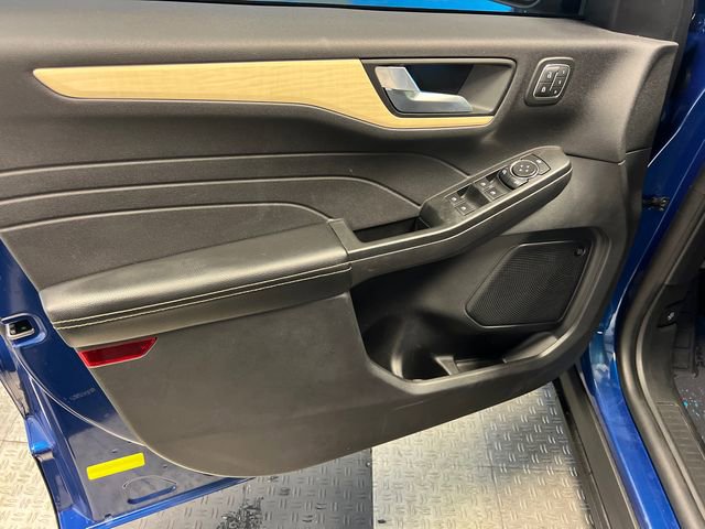 Used 2022 Ford Escape Titanium w/ Titanium Elite Package AWD/4WD image 8