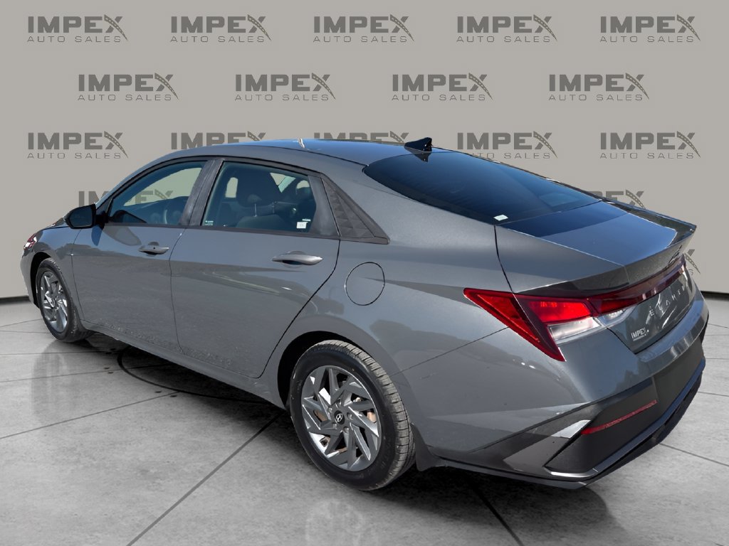 Used 2024 Hyundai Elantra SEL FWD image 3