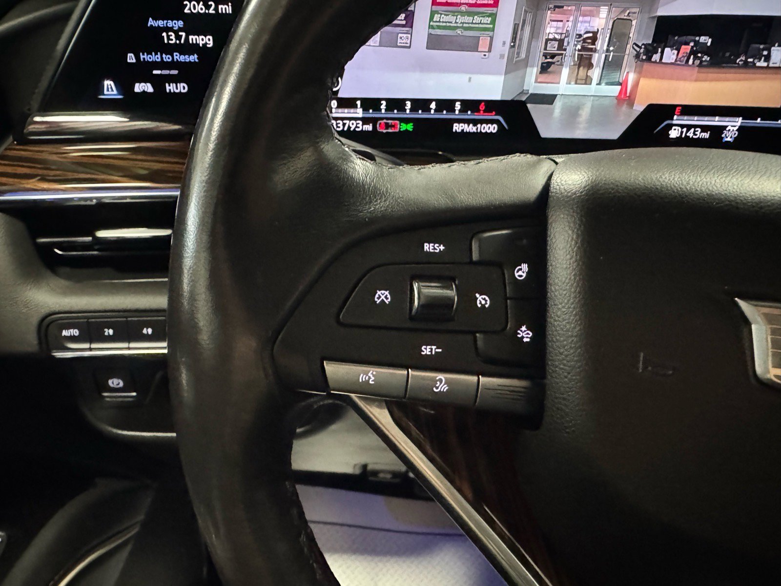 Used 2021 Cadillac Escalade ESV Premium Luxury AWD/4WD image 31