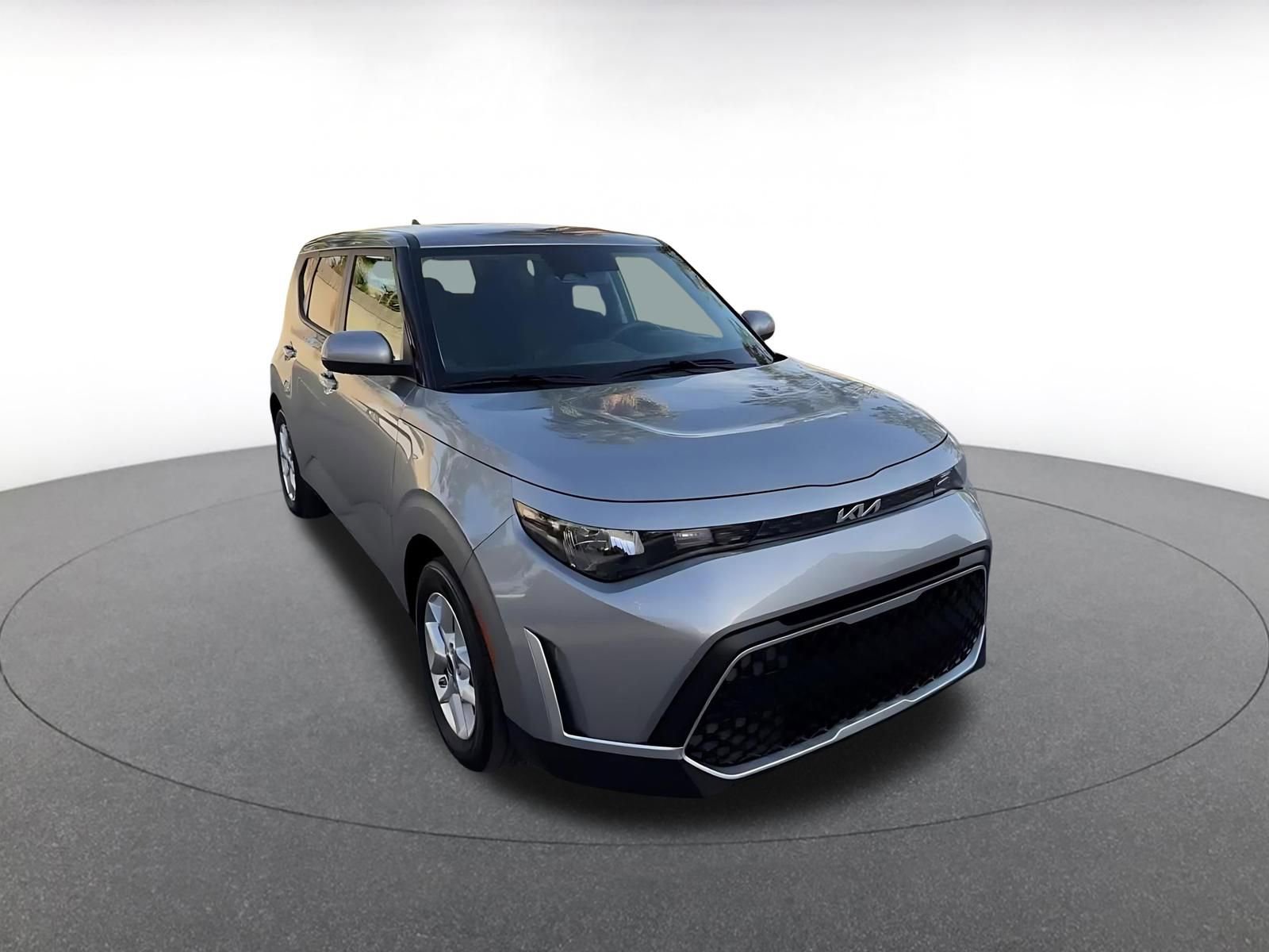 Used 2025 Kia Soul LX w/ LX Technology Package image 3