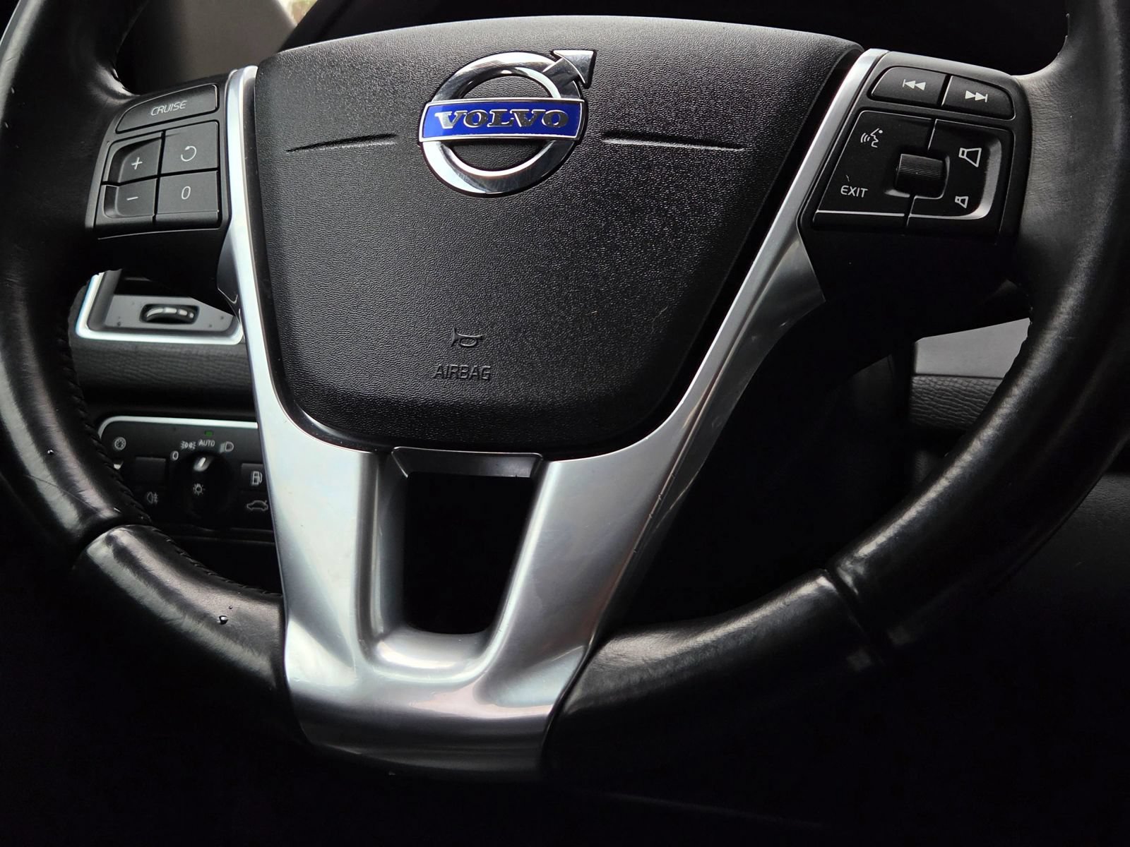 Used 2015 Volvo XC60 T5 AWD/4WD image 33