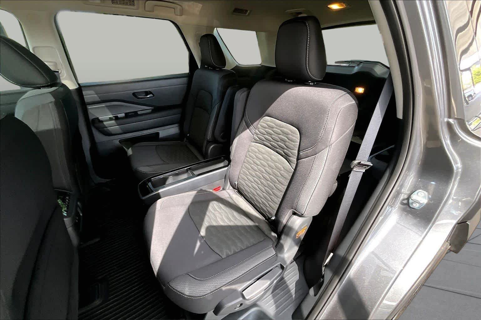 Certified 2025 Nissan Pathfinder SV w/ SV Premium Package FWD image 20